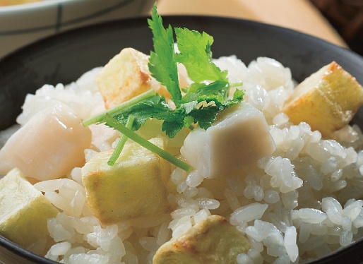 ホタテとじゃがいもの炊き込みご飯